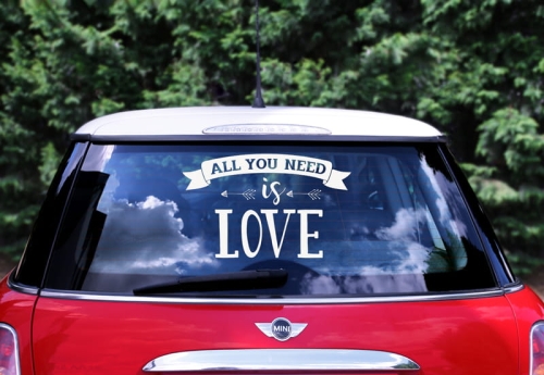 NAKLEJKA NA SAMOCHÓD ALL YOU NEED IS LOVE BIAŁA