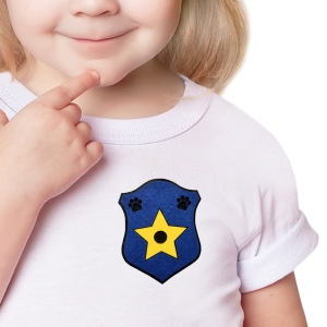 PRZYPINKA ODZNAKA CHASE PSI PATROL PIESEK POLICJANT NIEBIESKA