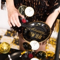 TALERZYKI PAPIEROWE HAPPY NEW YEAR CZARNE 18cm 6szt