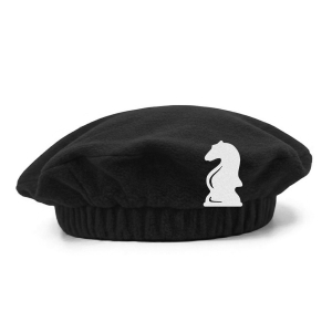 BERET FIGURA SZACHOWA SKOCZEK POLAR CZARNY
